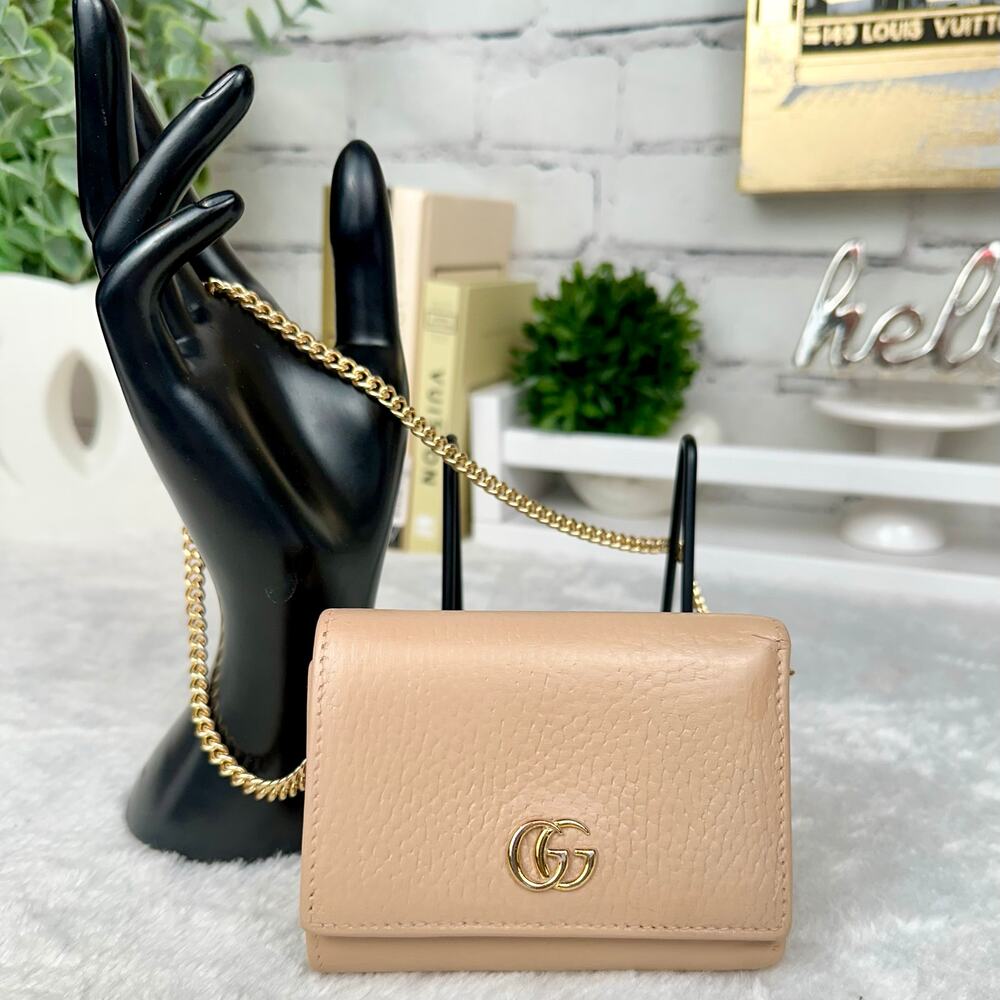 Gucci beige leather compact wallet wristlet with chain
